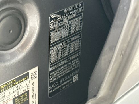 Used 2020 Jaguar F-PACE Premium image 34