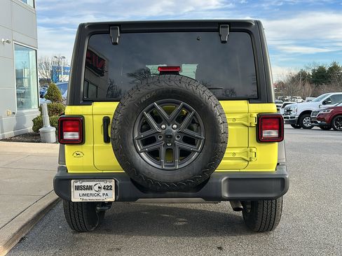 Used 2024 Jeep Wrangler Sport S image 6
