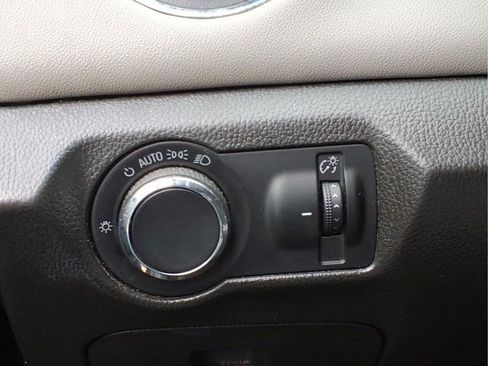 Used 2014 Chevrolet Cruze LS FWD image 21