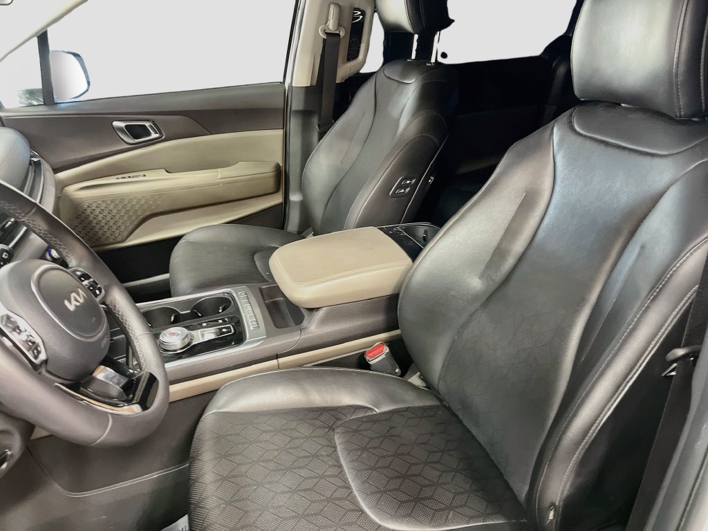 Used 2026 Kia Carnival EX FWD image 22