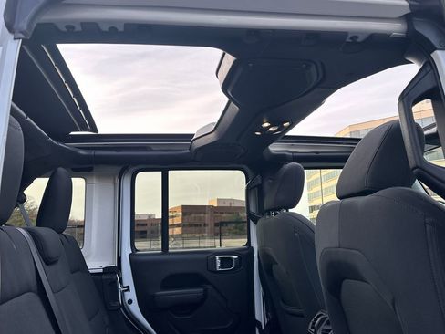 Used 2022 Jeep Wrangler Unlimited Sport image 13