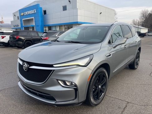 Used 2023 Buick Enclave Essence w/ Sport Touring Edition image 2