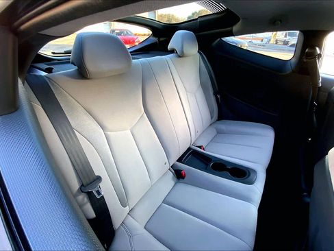Used 2013 Hyundai Veloster w/Gray Int image 18