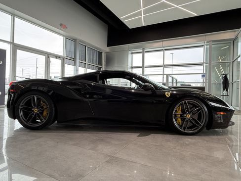 Used 2016 Ferrari 488 GTB image 7