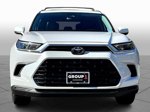 Used 2024 Toyota Grand Highlander XLE image 3