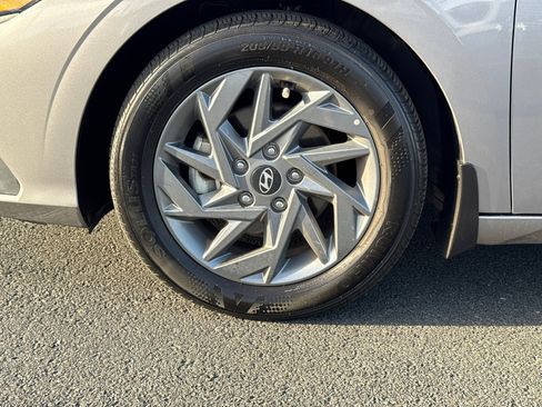 Used 2024 Hyundai Elantra SEL image 6