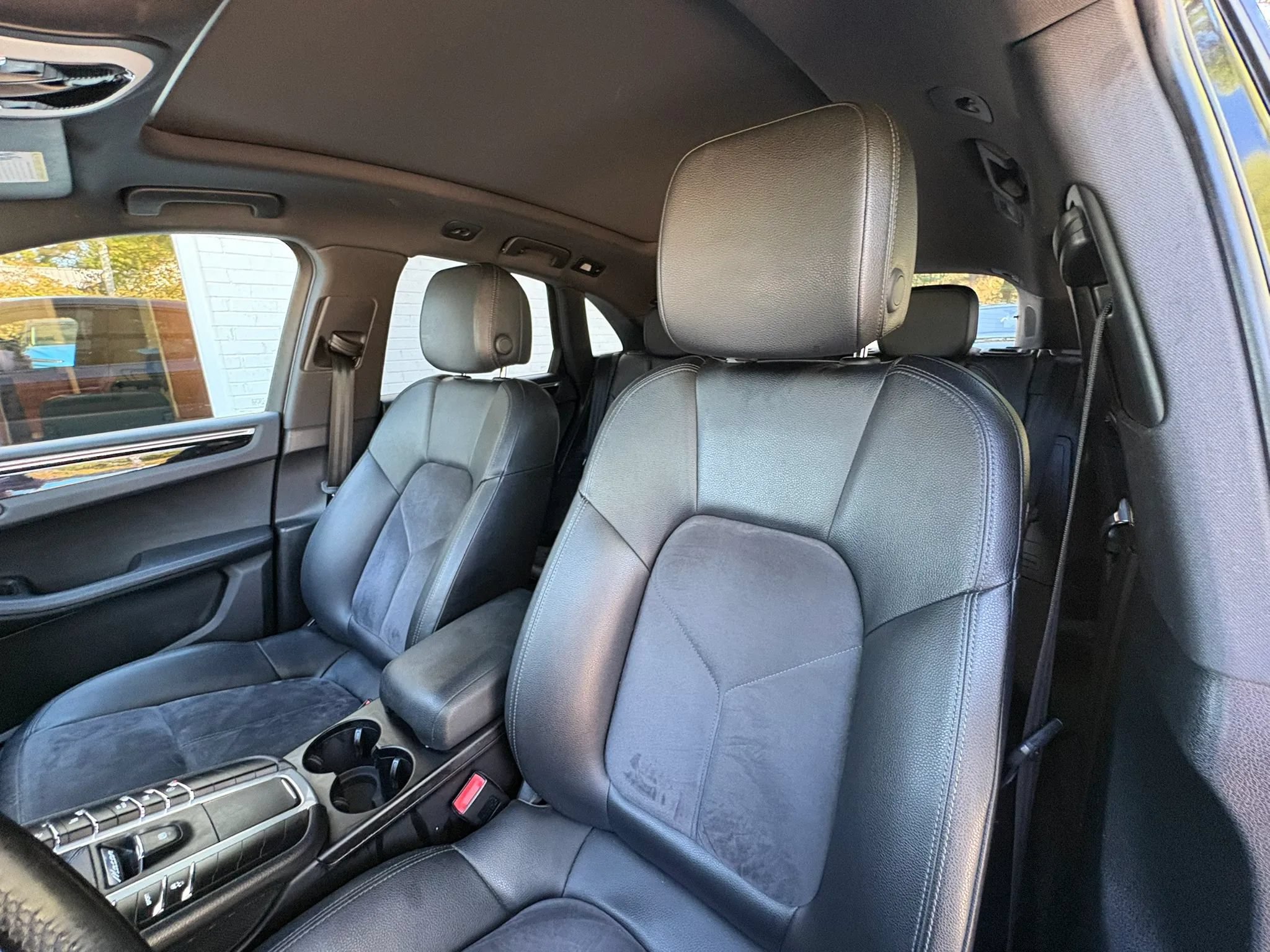 Used 2018 Porsche Macan AWD/4WD image 27