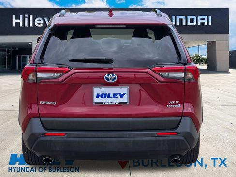 Used 2022 Toyota RAV4 XLE w/ Convenience Package AWD/4WD image 5