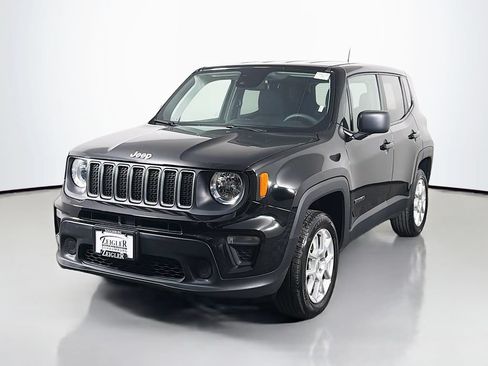 Used 2023 Jeep Renegade Latitude AWD/4WD image 3