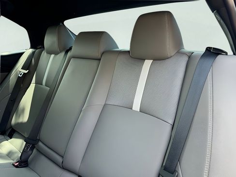 Used 2025 Toyota Camry SE w/ Convenience Package FWD image 18