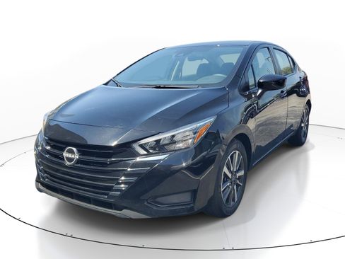 Used 2025 Nissan Versa SV FWD image 3