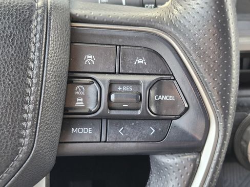 Used 2025 Toyota 4Runner SR5 AWD/4WD image 22
