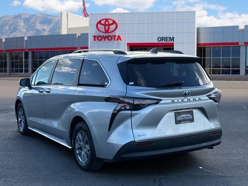 Used 2025 Toyota Sienna XLE FWD image 5