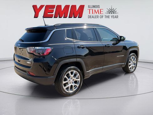 Used 2023 Jeep Compass Latitude AWD/4WD image 8