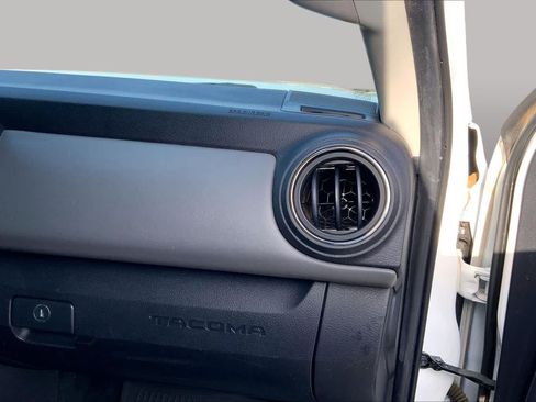 Used 2022 Toyota Tacoma SR5 RWD image 19