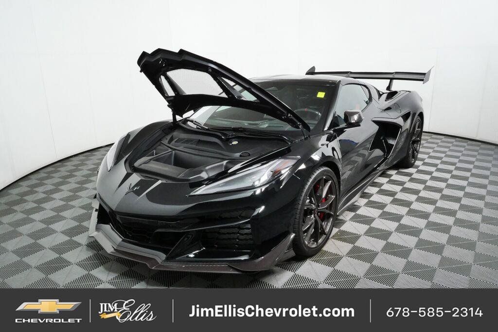 Used 2027 Chevrolet Corvette ZR1 w/ ZR1 Carbon Fiber Aero Package RWD image 33