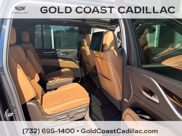Certified 2023 Cadillac Escalade ESV Premium Luxury w/ Performance Package AWD/4WD image 9