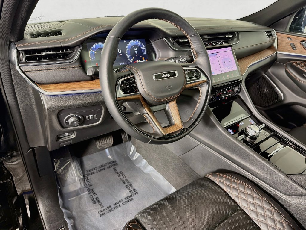 Used 2025 Jeep Grand Cherokee Summit w/ Adv Protech Group IV AWD/4WD image 9