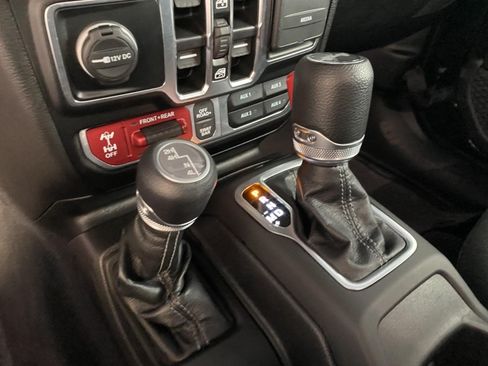 Used 2025 Jeep Wrangler Unlimited Rubicon AWD/4WD image 31