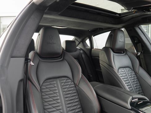 Used 2021 Maserati Quattroporte Trofeo image 27