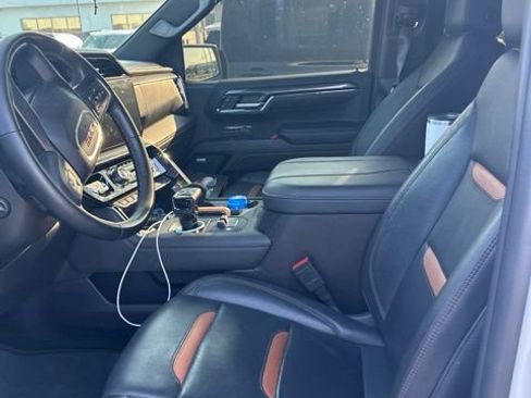 Used 2024 GMC Sierra 1500 AT4 w/ Technology Package AWD/4WD image 7