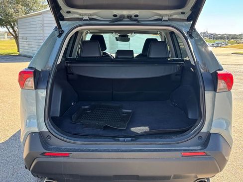 Used 2022 Toyota RAV4 XLE Premium image 6