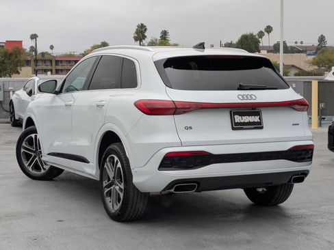 Used 2025 Audi Q5 Premium Plus w/ Premium Plus AWD/4WD image 2