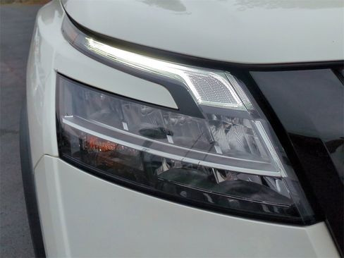 Used 2023 Nissan Pathfinder SL w/ Lighting Package (N92) image 10