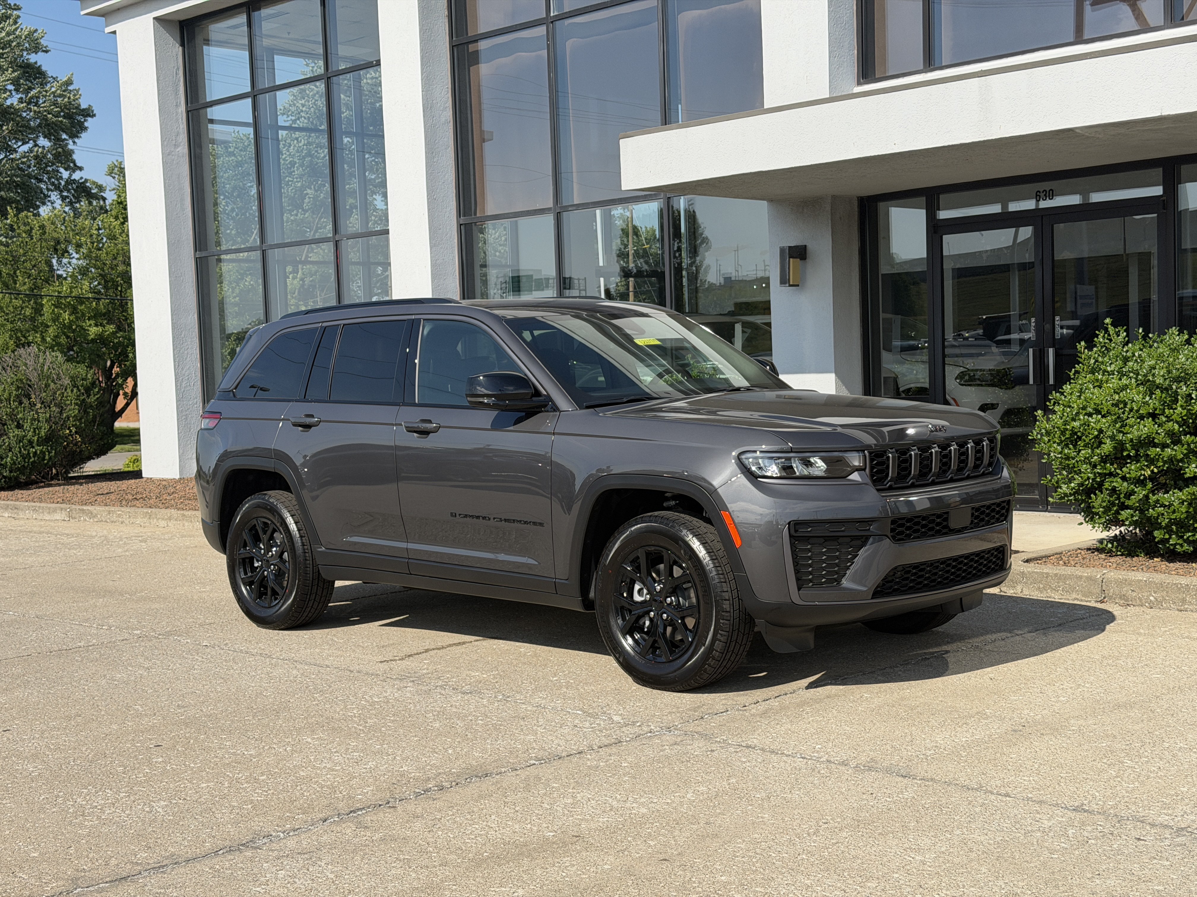 New 2026 Jeep Grand Cherokee Altitude AWD/4WD image 2