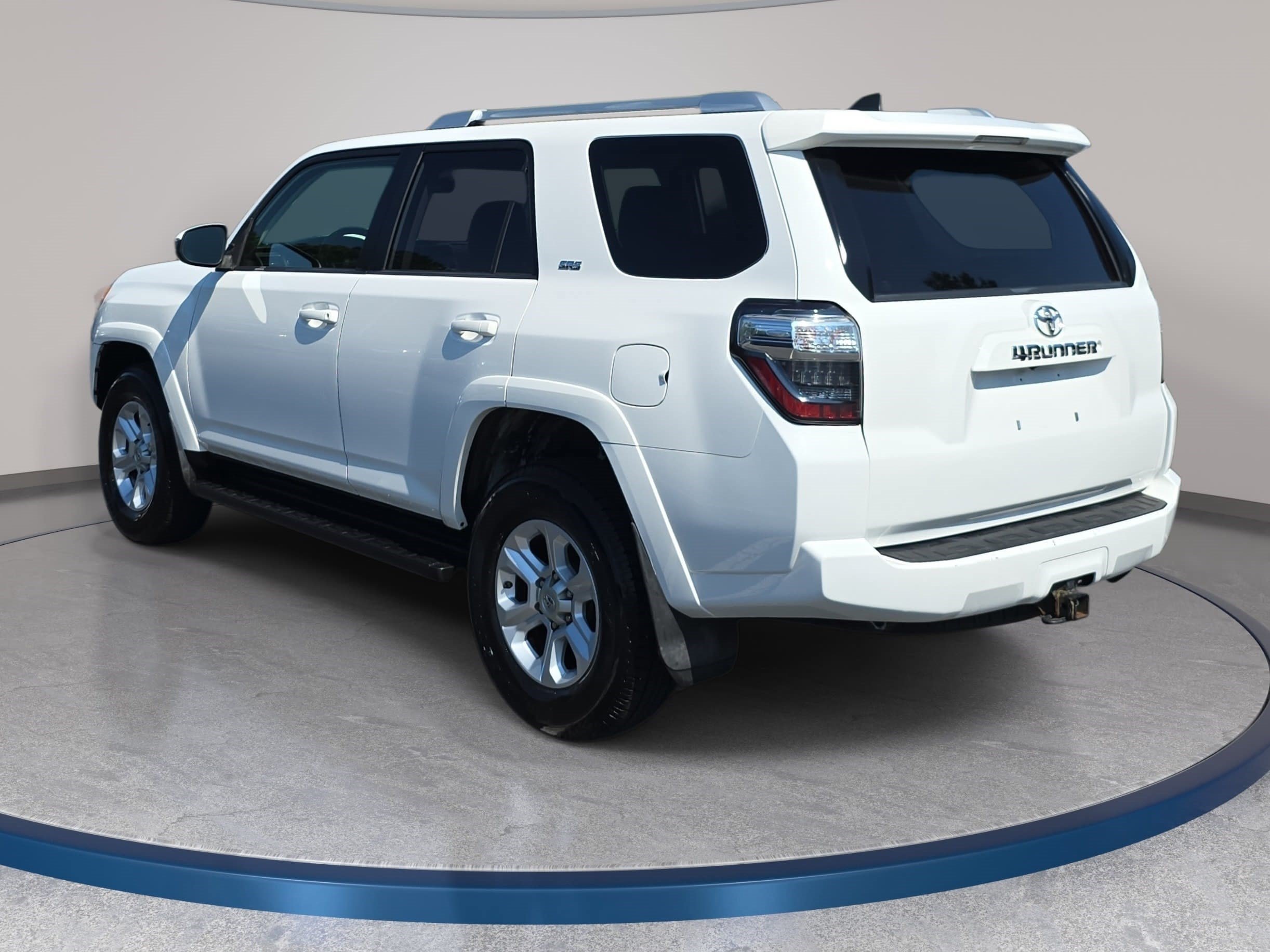 Used 2017 Toyota 4Runner SR5 AWD/4WD image 7