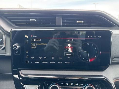 Used 2024 GMC Sierra 2500 AT4 w/ Technology Package AWD/4WD image 38