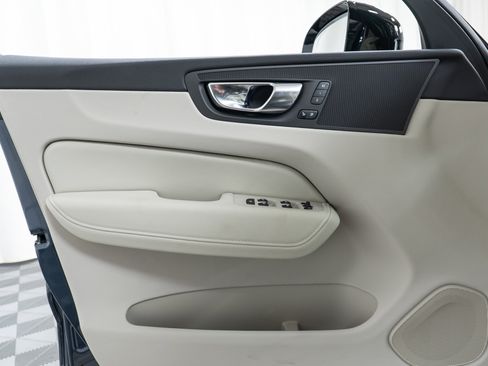 New 2025 Volvo XC60 B5 Core w/ Protection Package Premier image 11