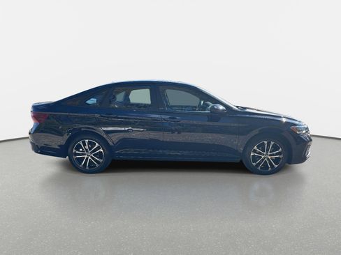 Used 2023 Volkswagen Jetta Sport image 4