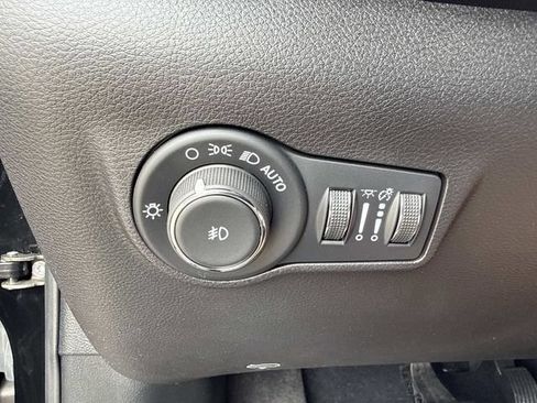 Used 2025 Jeep Compass Latitude AWD/4WD image 30