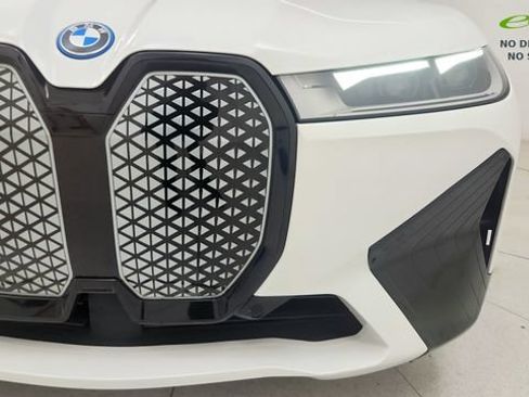Used 2023 BMW iX xDrive50 w/ Sport Package AWD/4WD image 25