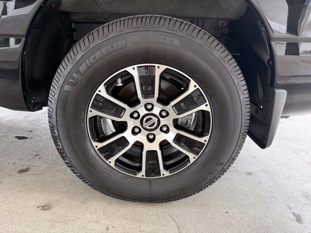 Used 2021 Nissan Titan SV w/ SV Convenience Package RWD image 19