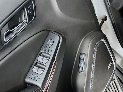 Certified 2017 GMC Yukon XL SLT w/ Open Road Package image 18