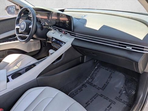 Used 2025 Hyundai Elantra Limited FWD image 21