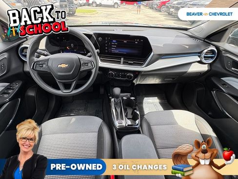 Used 2025 Chevrolet Trax LT FWD image 24