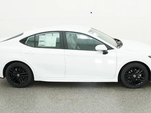 Used 2026 Toyota Camry SE FWD image 41