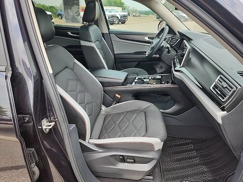 Used 2024 Volkswagen Atlas Peak Edition SEL AWD/4WD image 51