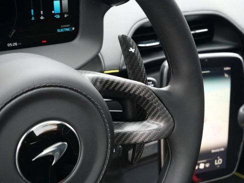 Used 2023 McLaren Artura RWD image 11