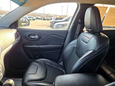 Used 2019 Jeep Cherokee Trailhawk w/ Cold Weather Group image 24