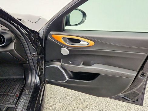 Used 2018 Alfa Romeo Giulia Ti w/ Quick Order Package 22X Lusso AWD/4WD image 26
