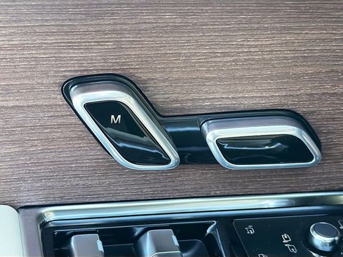 New 2026 Land Rover Range Rover Long Wheelbase SE image 26