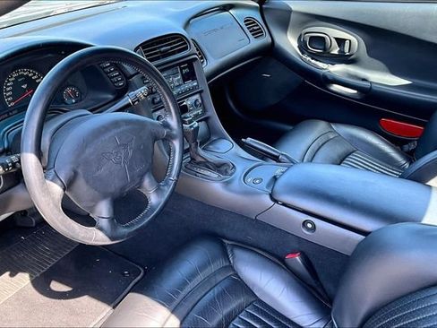 Used 2000 Chevrolet Corvette Convertible w/ Performance Handling Pkg RWD image 4