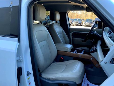 Used 2020 Land Rover Defender 110 SE image 7