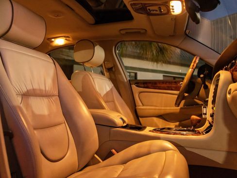 Used 2004 Jaguar XJ8 image 26