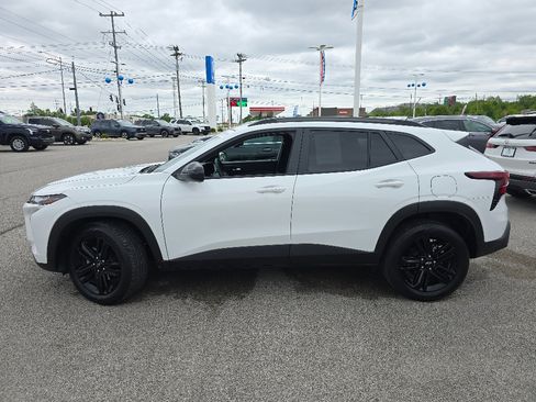 Used 2025 Chevrolet Trax ACTIV FWD image 11