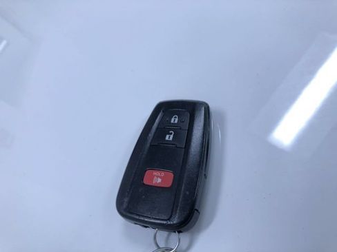 Used 2025 Toyota RAV4 XLE AWD/4WD image 33